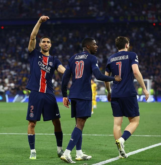 曼联客场大胜巴黎圣日耳曼，逆袭实力擒敌