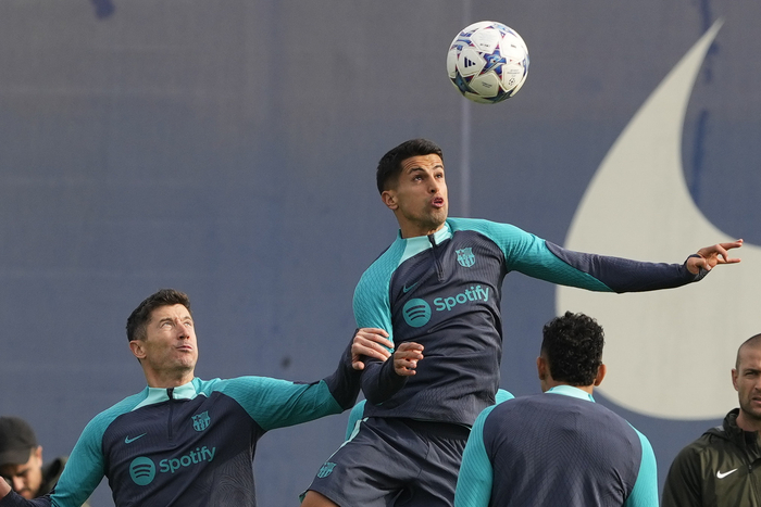 易胜博体育-巴塞罗那球员集中训练备战决赛